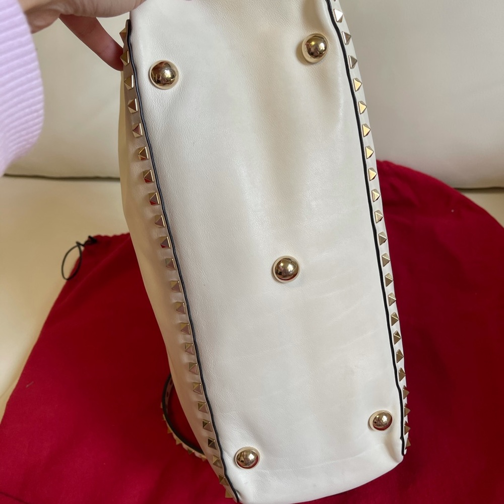 Valentino Garavani white rockstud tote bag medium - Picture 11 of 16